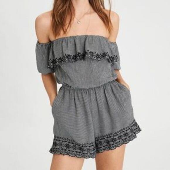 American Eagle Gingham Puff Sleeve Off Shoulder Romper Size Medium - Picture 1 of 9